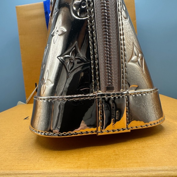 Louis Vuitton Alma bb copper 2025 - Picture 10 of 16